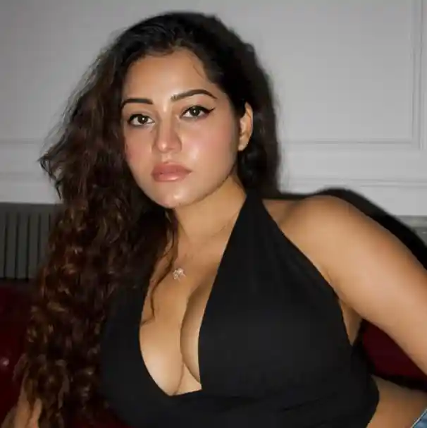 Simran Kaur Photo